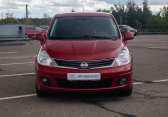 Подержанный автомобиль Nissan Tiida Hatchback 2012 года (2 фото)