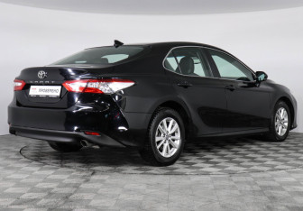Подержанный автомобиль Toyota Camry Sedan 2020 года (3 фото)