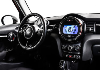 Подержанный автомобиль MINI Hatch 2019 года (9 фото)