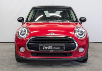 Подержанный автомобиль MINI Hatch 2019 года (2 фото)