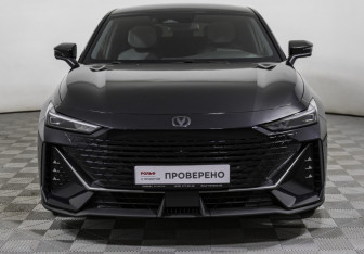 Подержанный автомобиль Changan UNI-V 2023 года (2 фото)