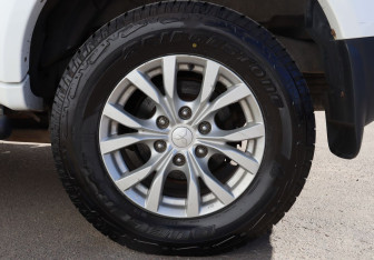 Подержанный автомобиль Mitsubishi Pajero Sport 2015 года (9 фото)
