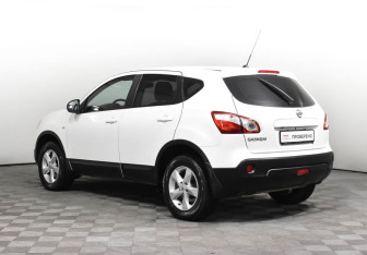 Подержанный автомобиль Nissan Qashqai 2010 года (6 фото)