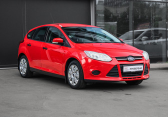 Подержанный автомобиль Ford Focus Hatchback 2013 года (3 фото)