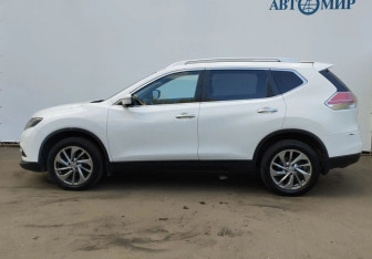 Подержанный автомобиль Nissan X-Trail 2015 года (4 фото)