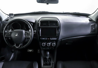Подержанный автомобиль Mitsubishi ASX 2019 года (10 фото)