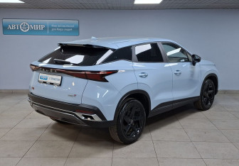 Подержанный автомобиль Omoda C5 2023 года (5 фото)