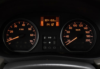 Подержанный автомобиль Renault Logan Sedan 2011 года (13 фото)