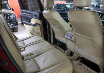 Подержанный автомобиль Toyota Highlander 2014 года (9 фото)