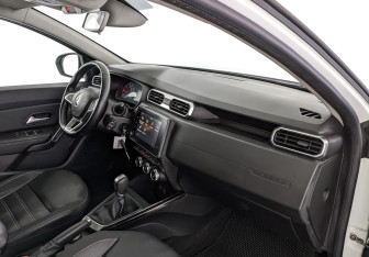 Подержанный автомобиль Renault Duster 2021 года (13 фото)