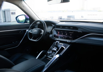 Подержанный автомобиль Geely Atlas Pro 2022 года (12 фото)