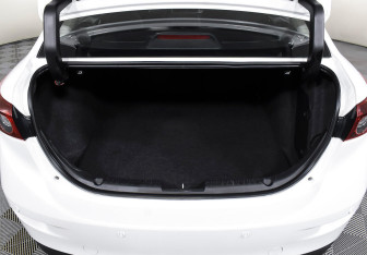 Подержанный автомобиль Mazda 3 Sedan 2018 года (17 фото)