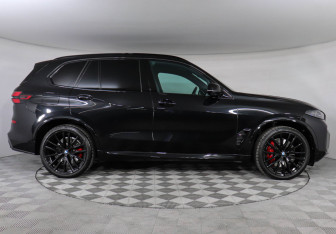 Подержанный автомобиль BMW X5 2024 года (6 фото)