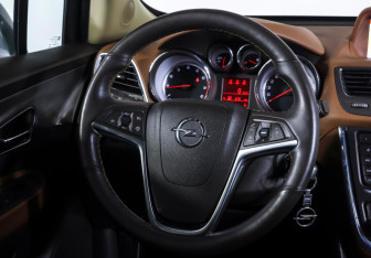 Подержанный автомобиль Opel Mokka 2014 года (13 фото)