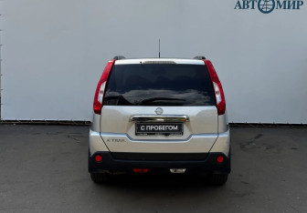 Подержанный автомобиль Nissan X-Trail 2013 года (7 фото)