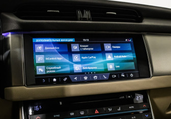 Подержанный автомобиль Jaguar XF Sedan 2017 года (22 фото)