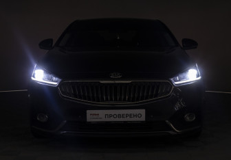 Подержанный автомобиль Kia K7 2017 года (3 фото)