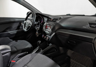 Подержанный автомобиль Kia Rio Sedan 2015 года (13 фото)