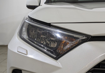 Подержанный автомобиль Toyota RAV4 2021 года (11 фото)