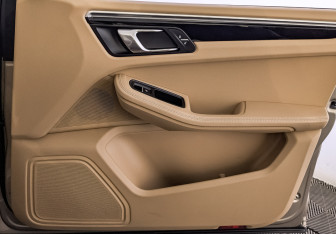 Подержанный автомобиль Porsche Macan 2014 года (25 фото)