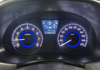 Подержанный автомобиль Hyundai Solaris Sedan 2013 года (13 фото)