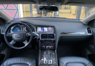 Подержанный автомобиль Audi Q7 2014 года (12 фото)