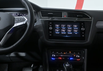 Подержанный автомобиль Volkswagen Tiguan 2022 года (13 фото)