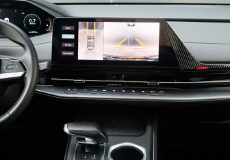 Подержанный автомобиль Changan UNI-S 2024 года (13 фото)