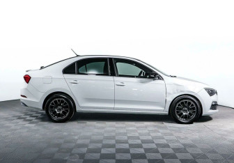 Подержанный автомобиль Skoda Rapid Liftback 2021 года (4 фото)