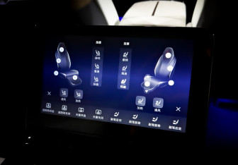 Подержанный автомобиль Hongqi E-HS9 2023 года (29 фото)