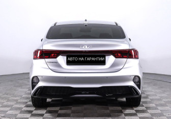 Подержанный автомобиль Kia Cerato Sedan 2022 года (4 фото)