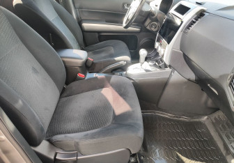 Подержанный автомобиль Nissan X-Trail 2011 года (9 фото)