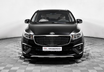 Подержанный автомобиль Kia Carnival 2018 года (2 фото)