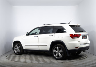 Подержанный автомобиль Jeep Grand Cherokee 2012 года (7 фото)