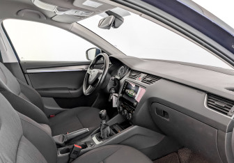 Подержанный автомобиль Skoda Octavia Liftback 2017 года (11 фото)