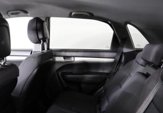 Подержанный автомобиль Kia Sorento 2010 года (8 фото)