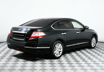 Подержанный автомобиль Nissan Teana 2013 года (3 фото)