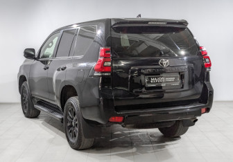 Подержанный автомобиль Toyota Land Cruiser Prado 2019 года (7 фото)