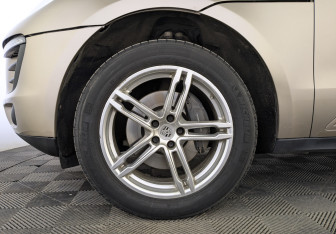 Подержанный автомобиль Porsche Macan 2016 года (12 фото)