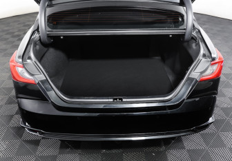 Подержанный автомобиль Toyota Camry Sedan 2024 года (10 фото)