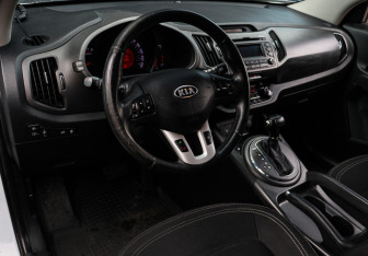 Подержанный автомобиль Kia Sportage 2012 года (13 фото)