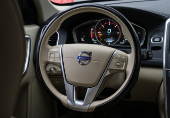 Подержанный автомобиль Volvo XC60 2015 года (12 фото)