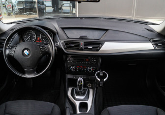 Подержанный автомобиль BMW X1 2013 года (9 фото)