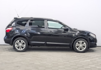 Подержанный автомобиль Nissan Qashqai+2 2011 года (4 фото)