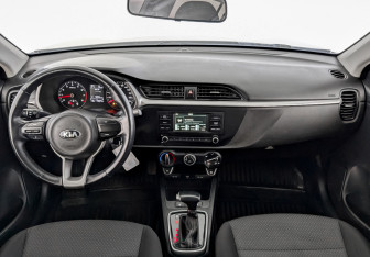 Подержанный автомобиль Kia Rio Hatchback 2021 года (14 фото)