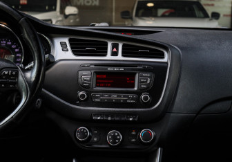 Подержанный автомобиль Kia Ceed Hatchback 2015 года (10 фото)