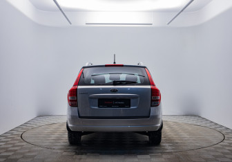 Подержанный автомобиль Kia Ceed Wagon 2011 года (6 фото)