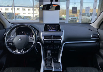 Подержанный автомобиль Mitsubishi Eclipse Cross 2018 года (11 фото)