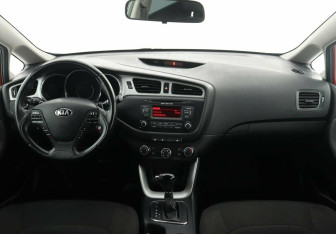 Подержанный автомобиль Kia Ceed Wagon 2015 года (8 фото)