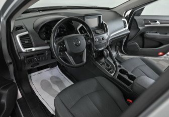 Подержанный автомобиль DongFeng AX7 2017 года (6 фото)